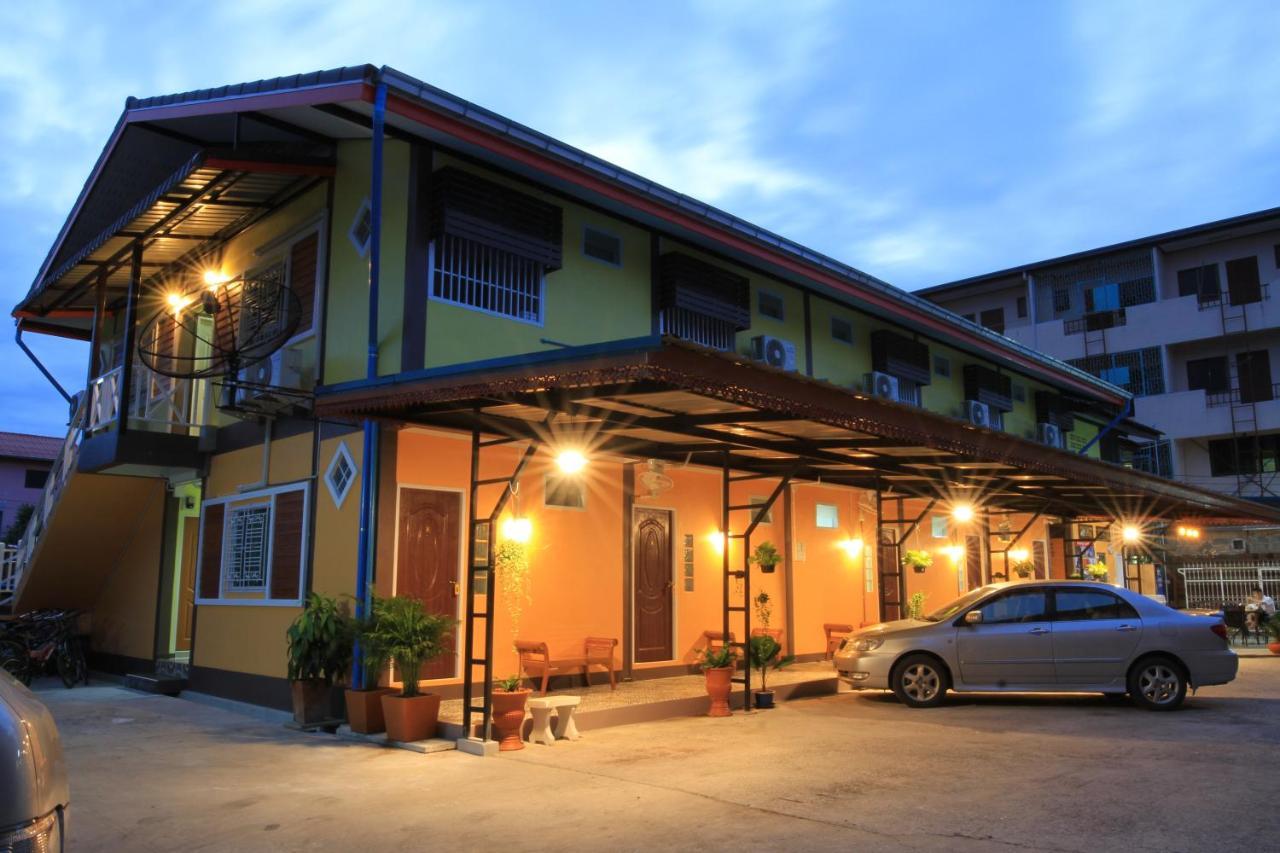 Siri Guesthouse Ayutthaya Exteriér fotografie